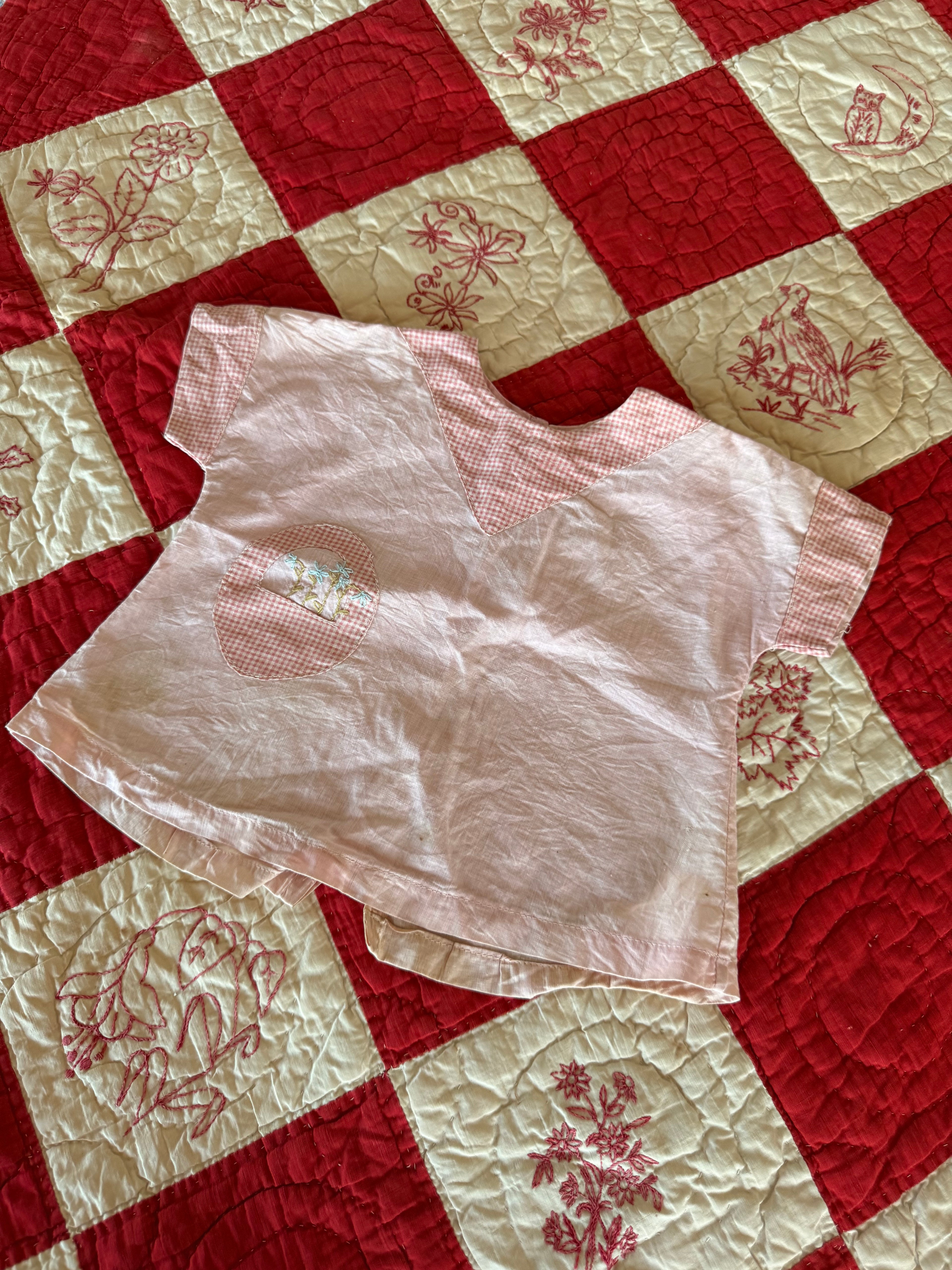 1930s pink blouse with embroidered flowers