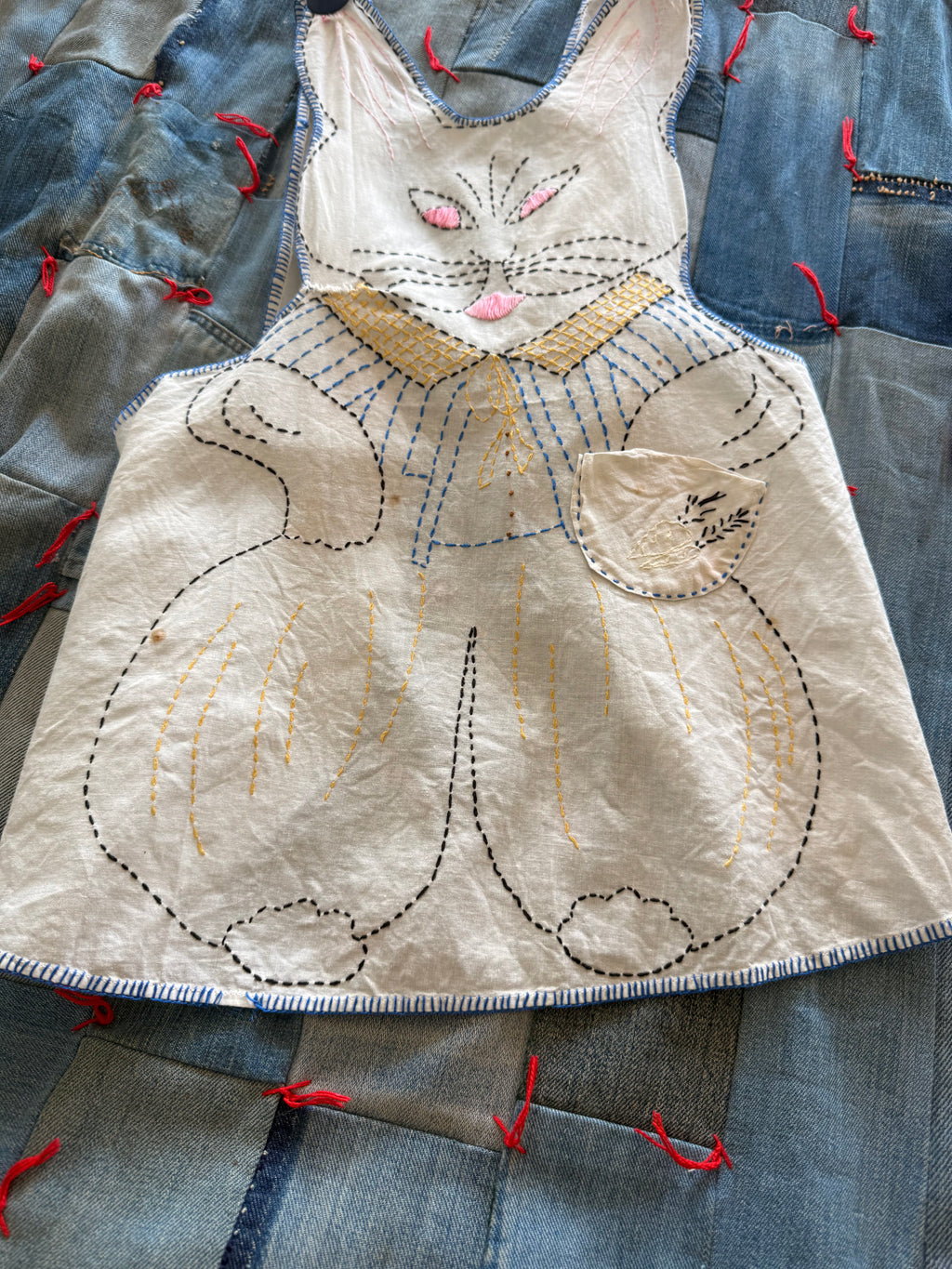1950s embroidered bunny apron