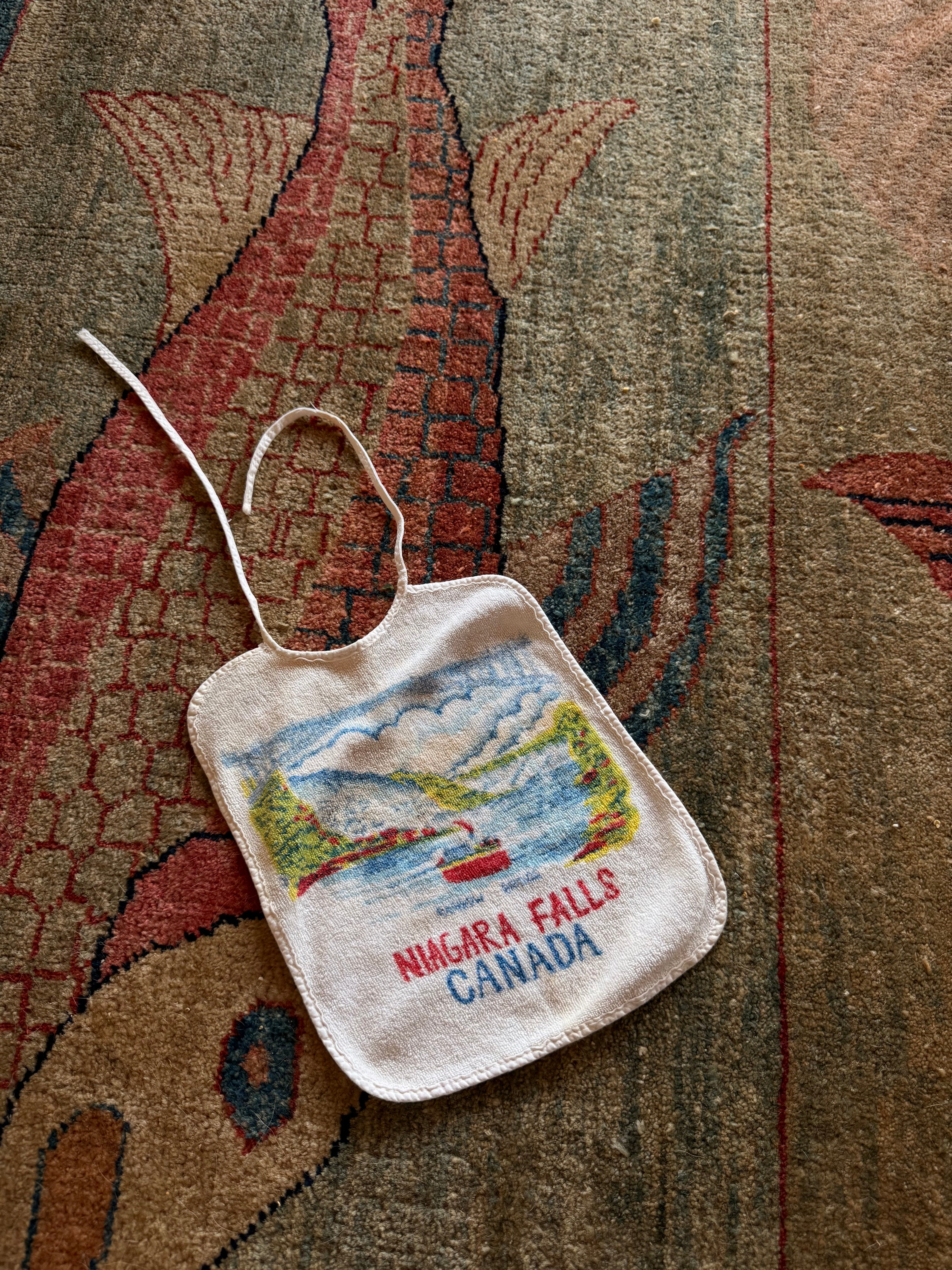 1950s niagra falls souvenir bib