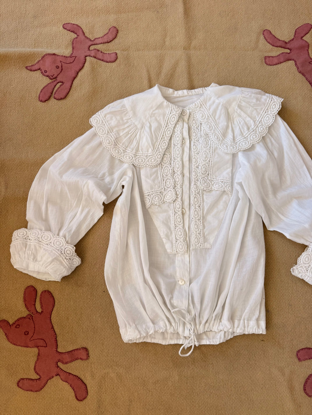 1910s blouse with eyelet lace