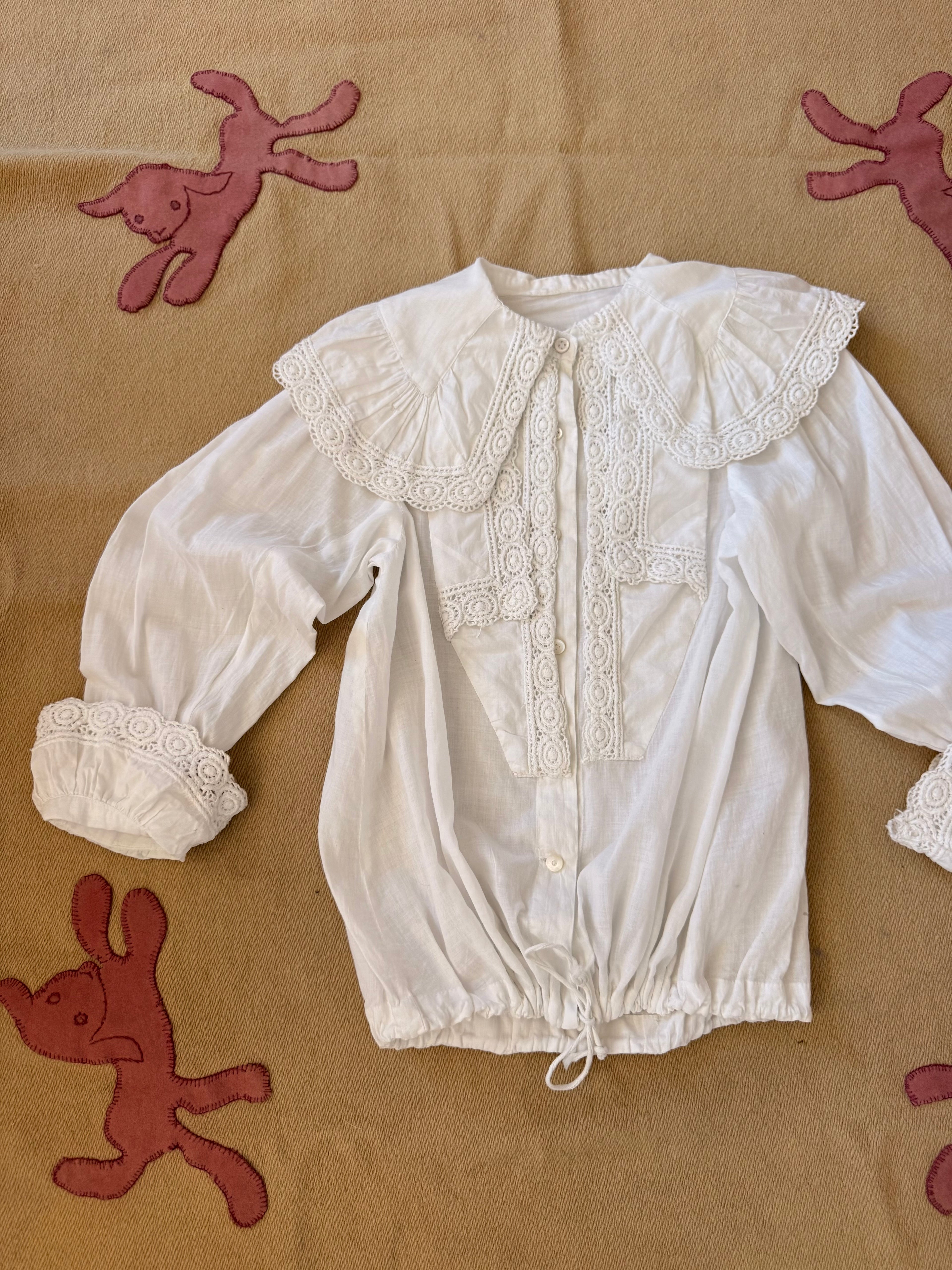 1910s blouse with eyelet lace