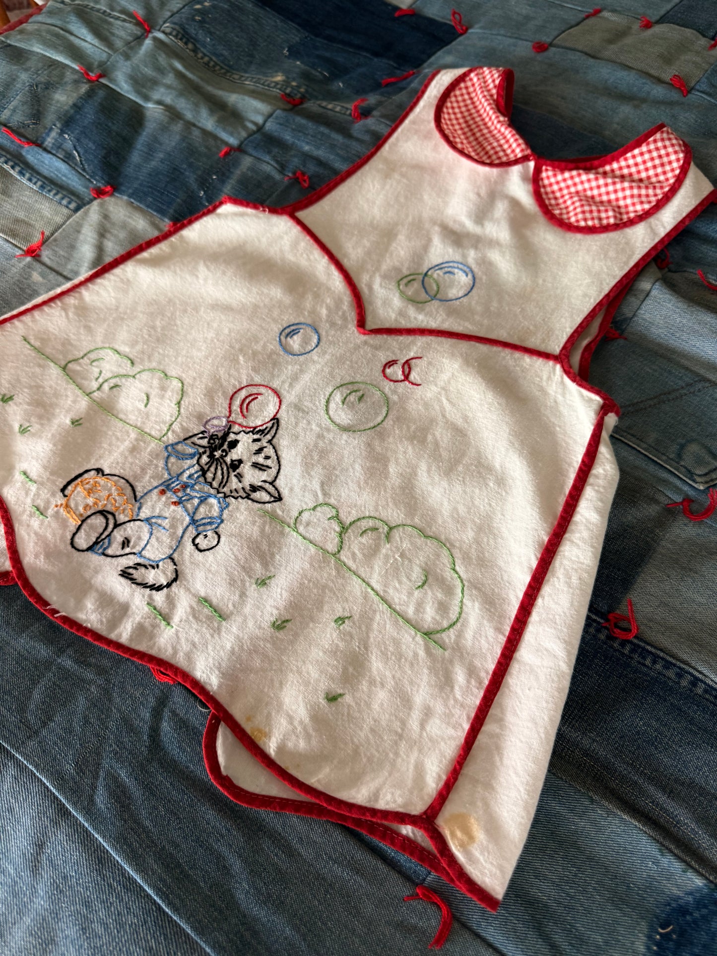 1950s kitten & bubbles apron