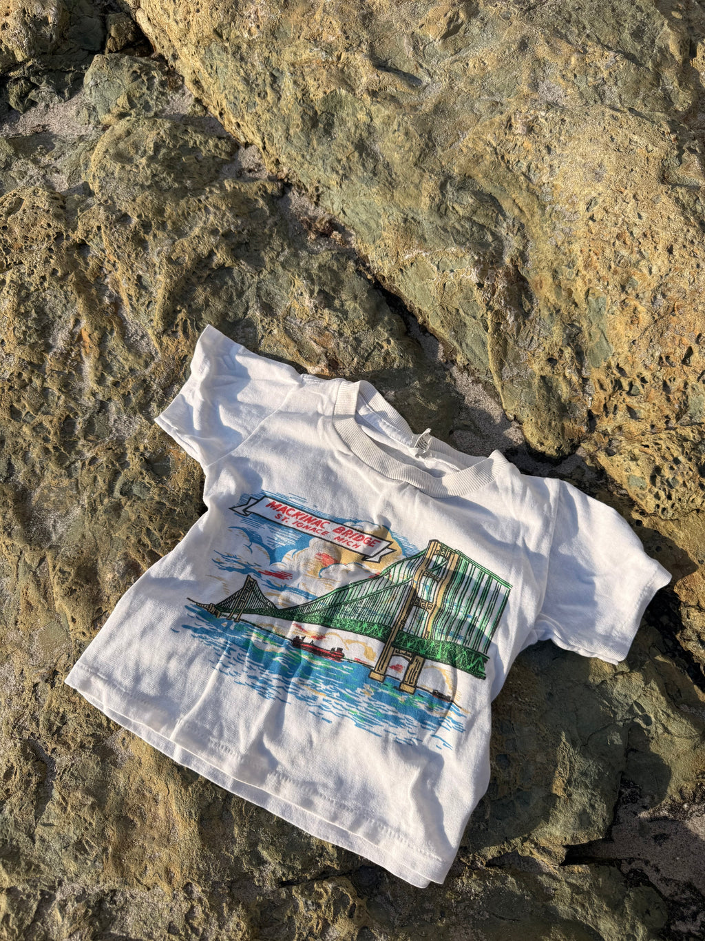 1960s michigan souvenir tee, mackinac bridge