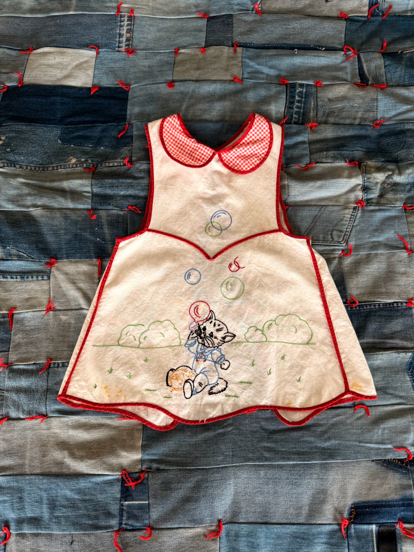 1950s kitten & bubbles apron