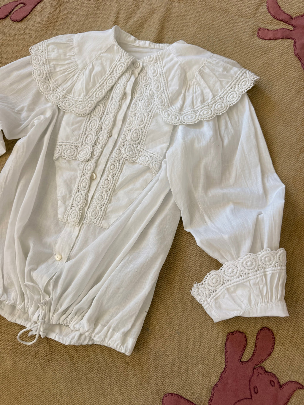 1910s blouse with eyelet lace