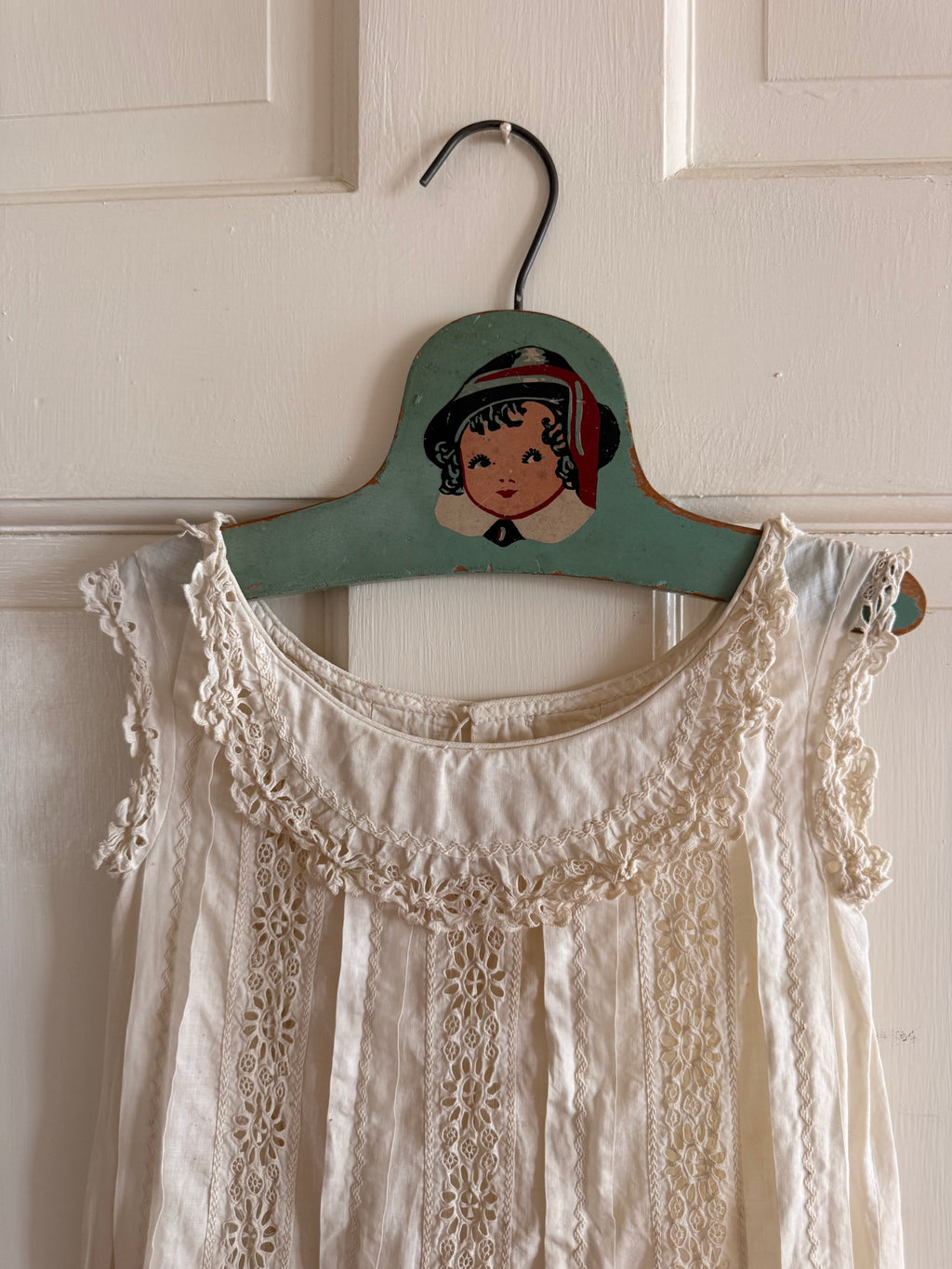 1900s eyelet lace dress