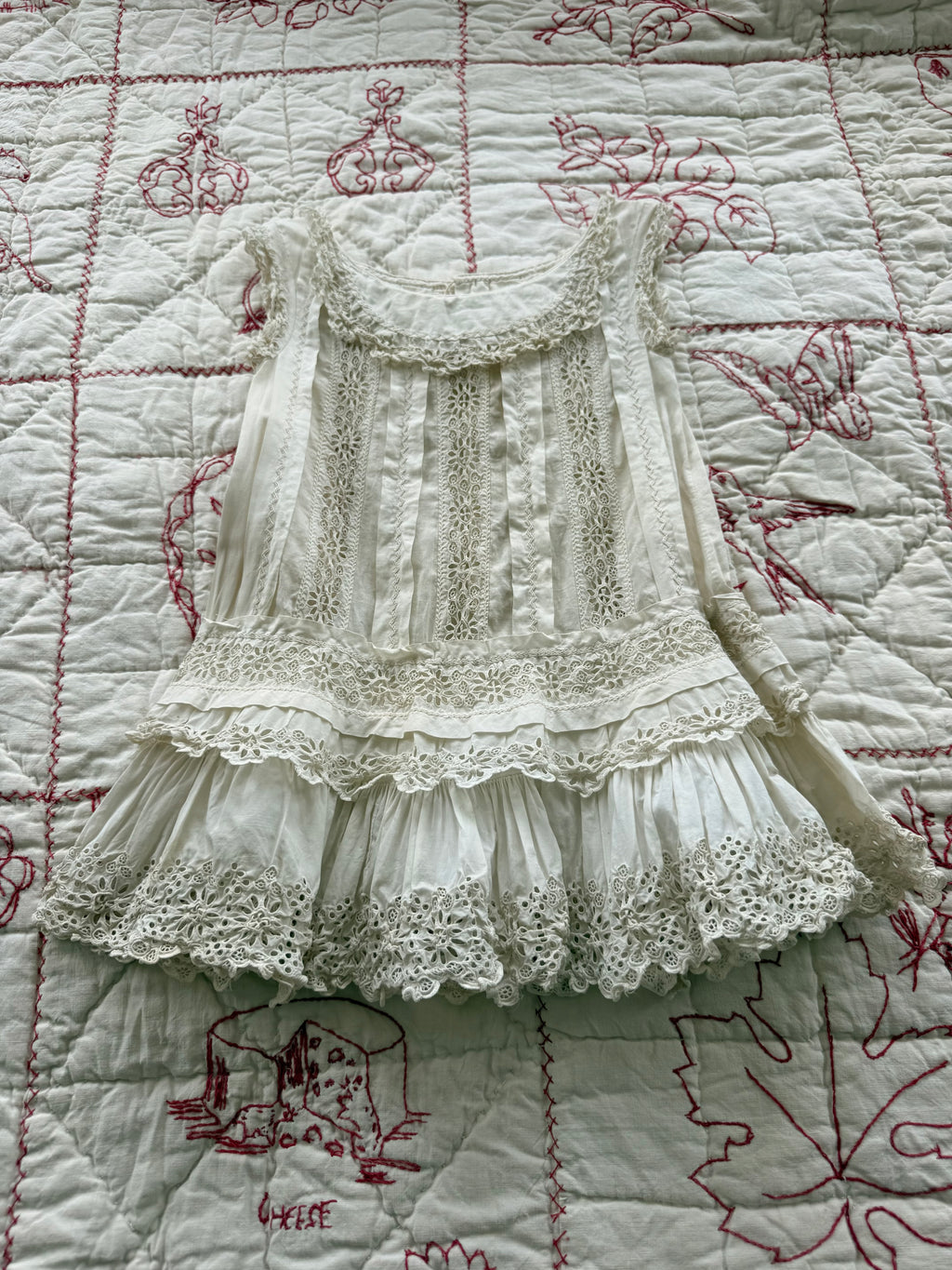 1900s eyelet lace dress