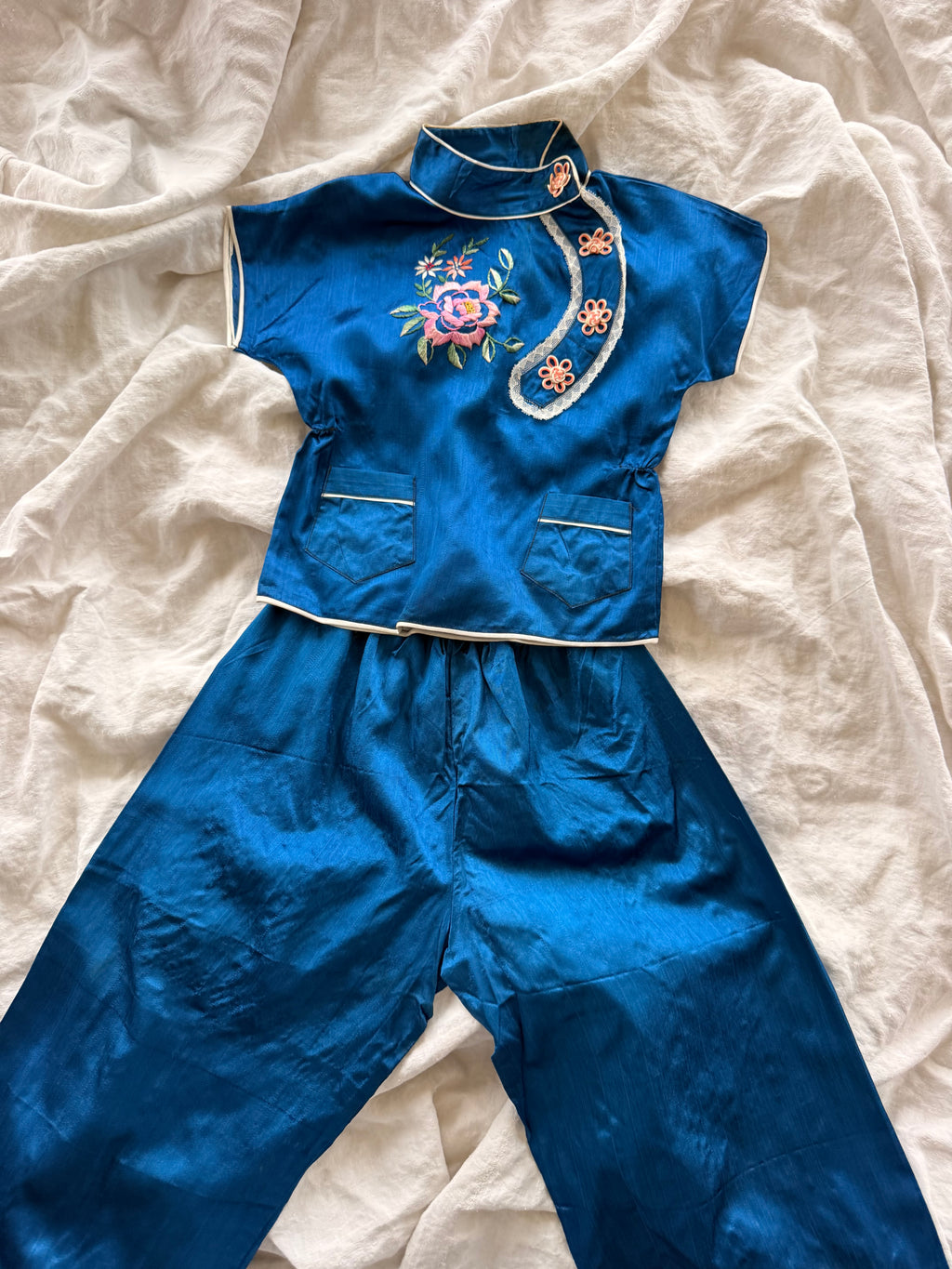 1960s chinese blue silk satin lounge yet