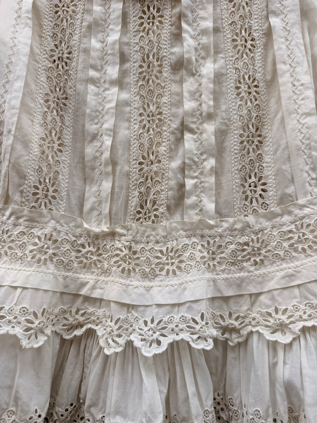 1900s eyelet lace dress