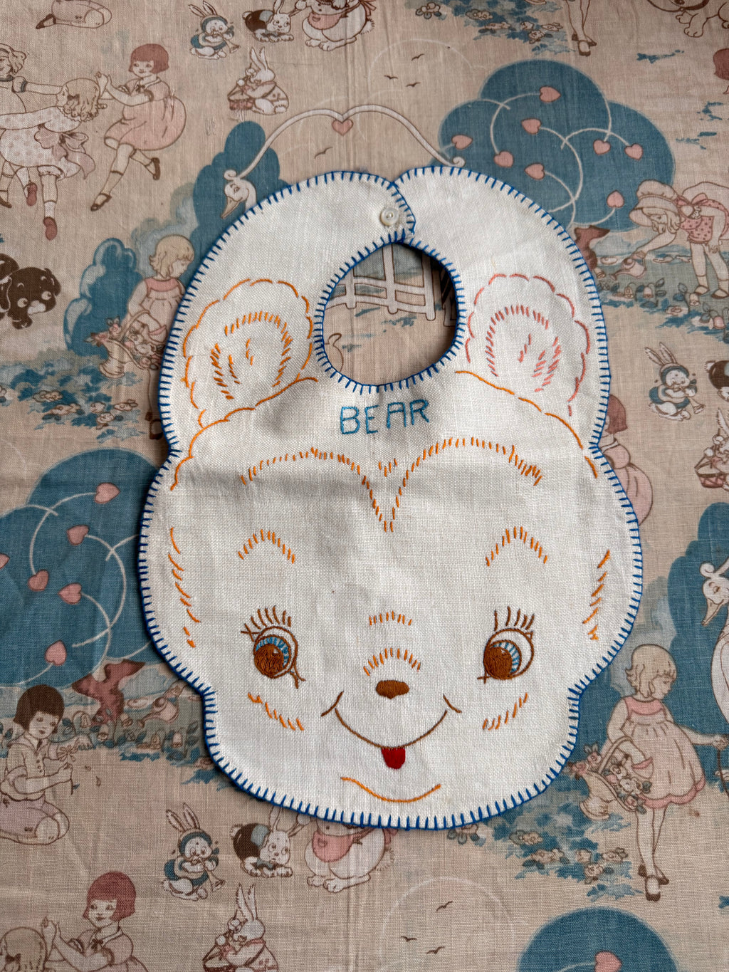 1940s bear bib
