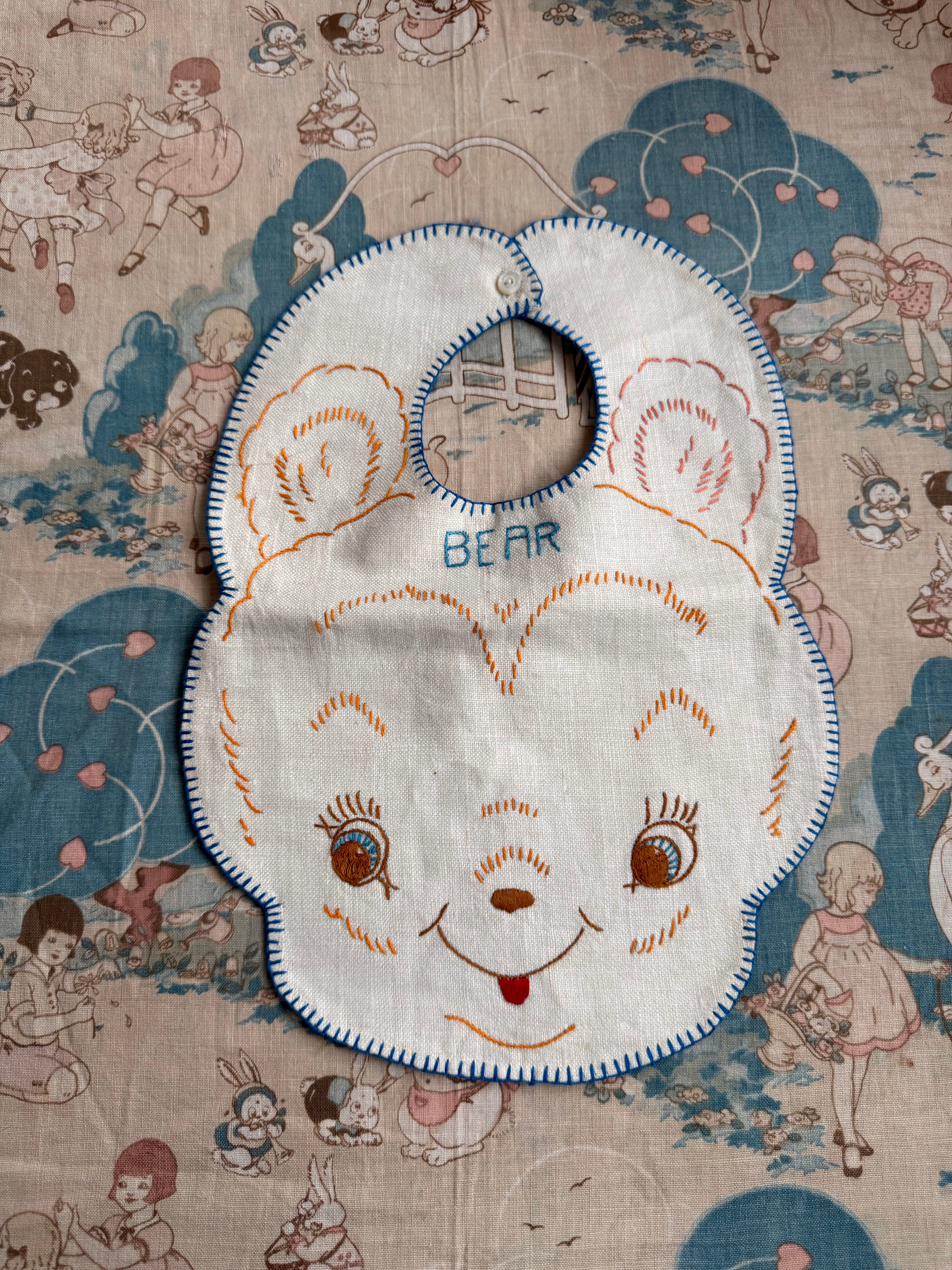 1940s bear bib