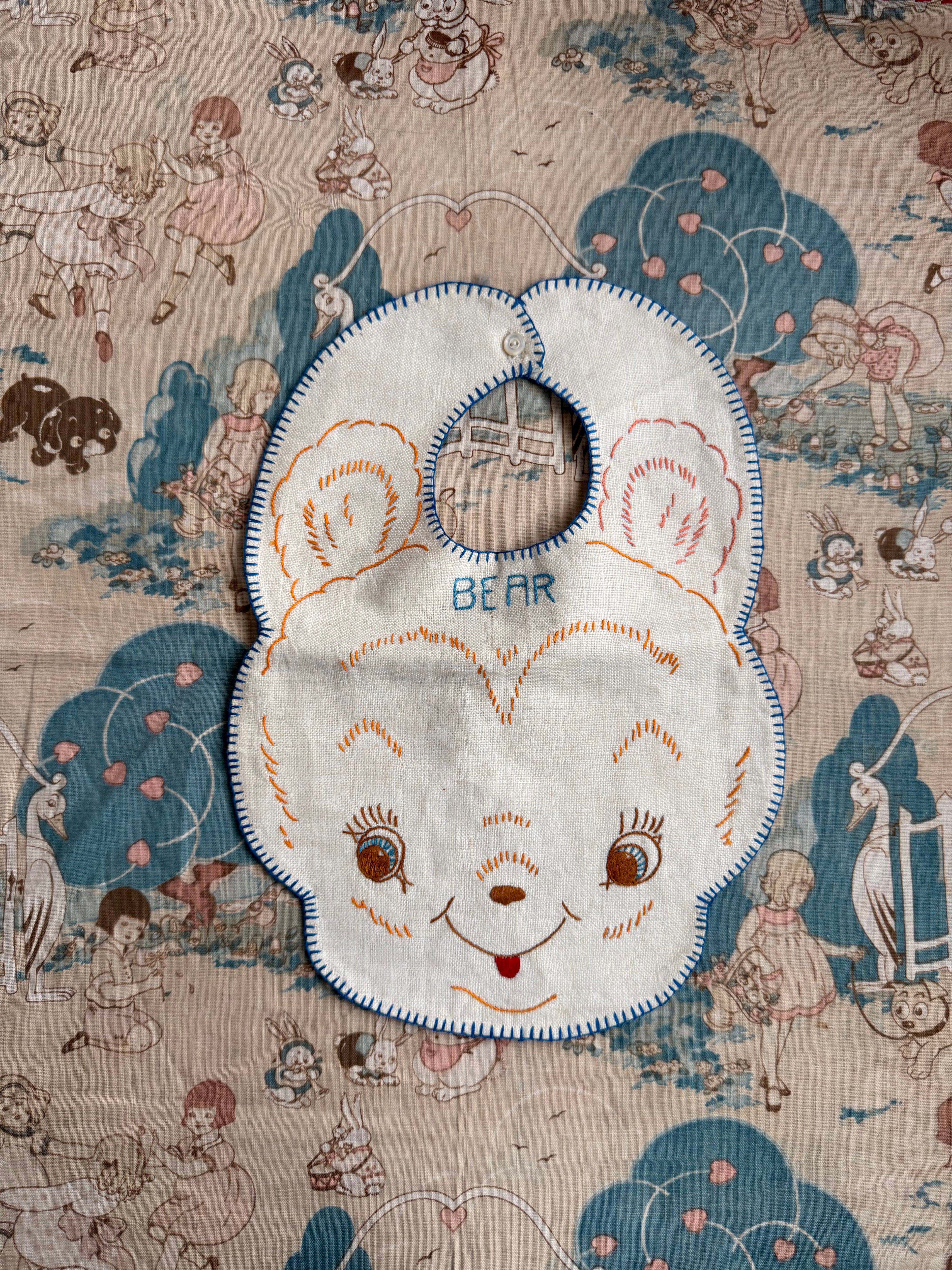 1940s bear bib