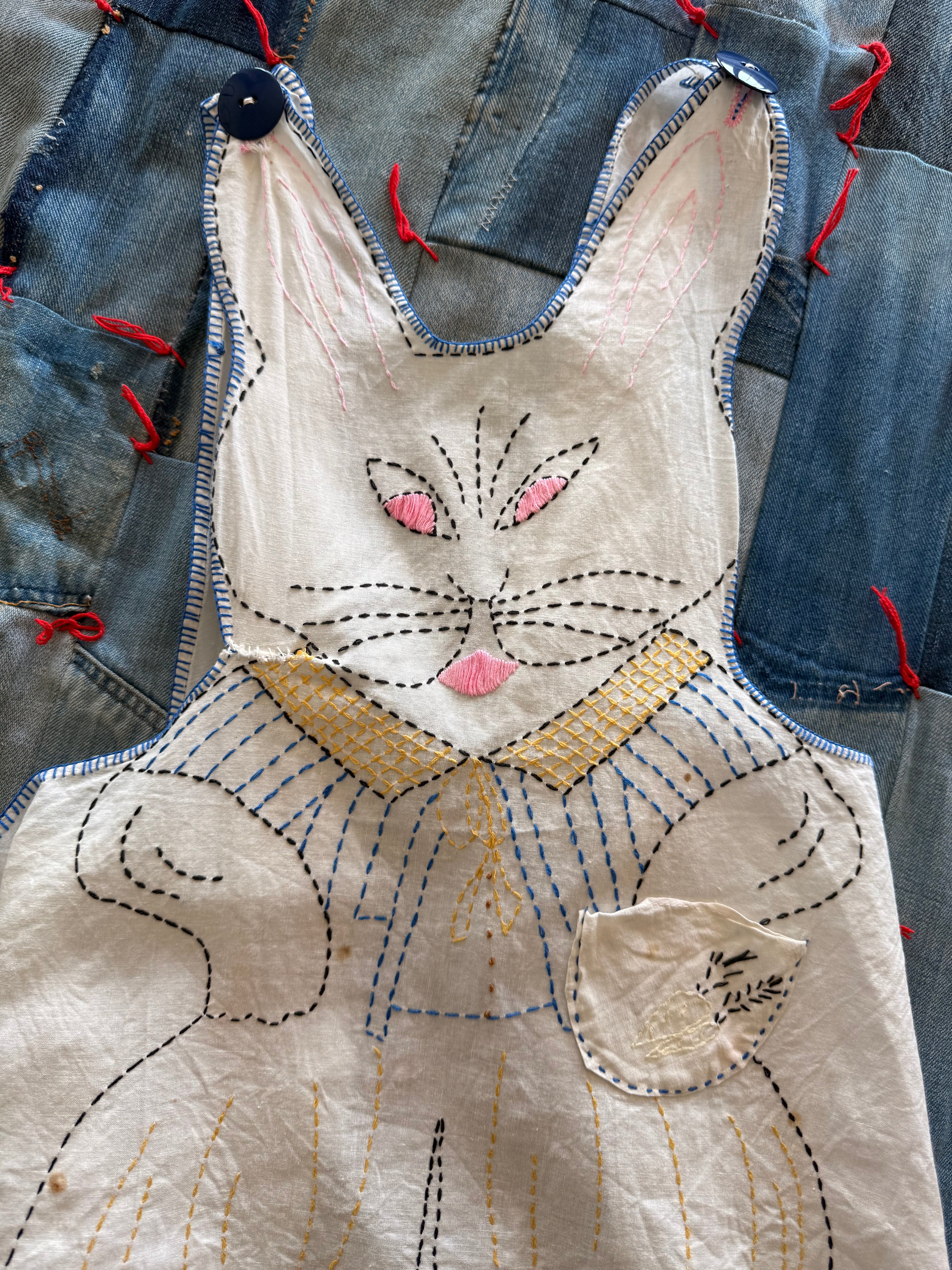 1950s embroidered bunny apron