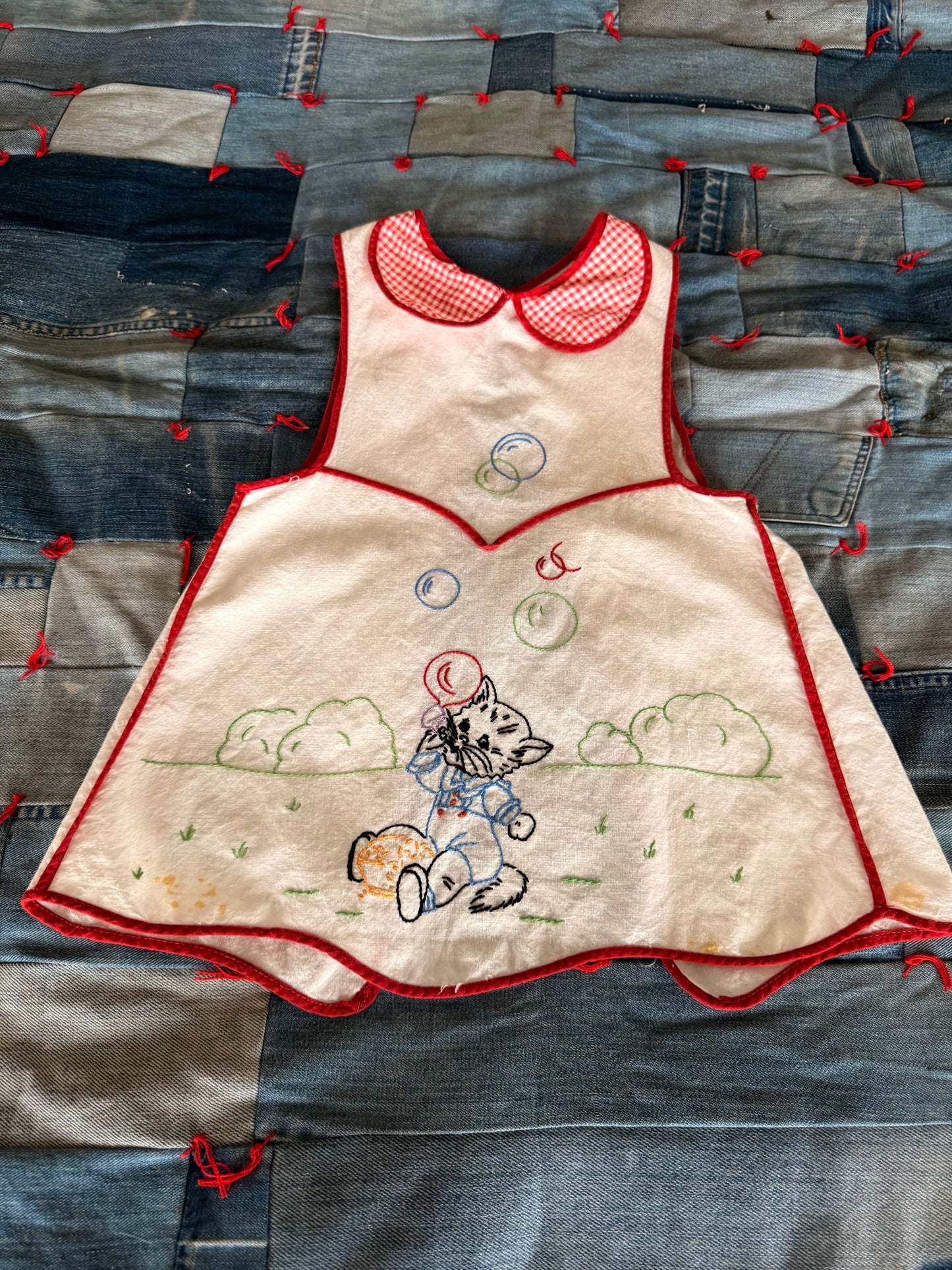 1950s kitten & bubbles apron