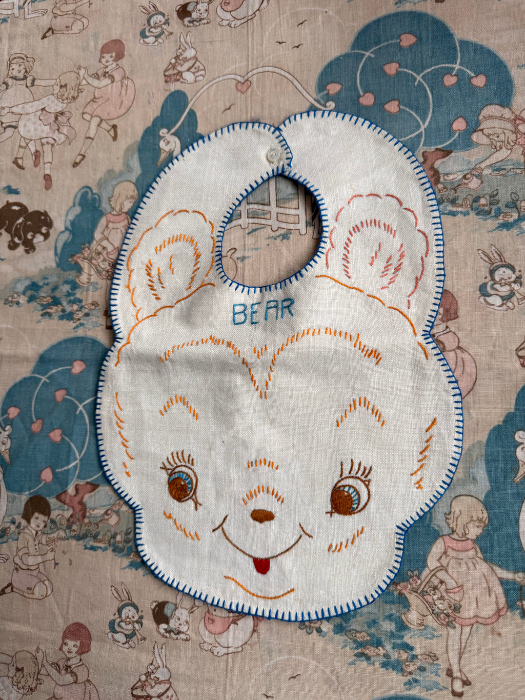 1940s bear bib