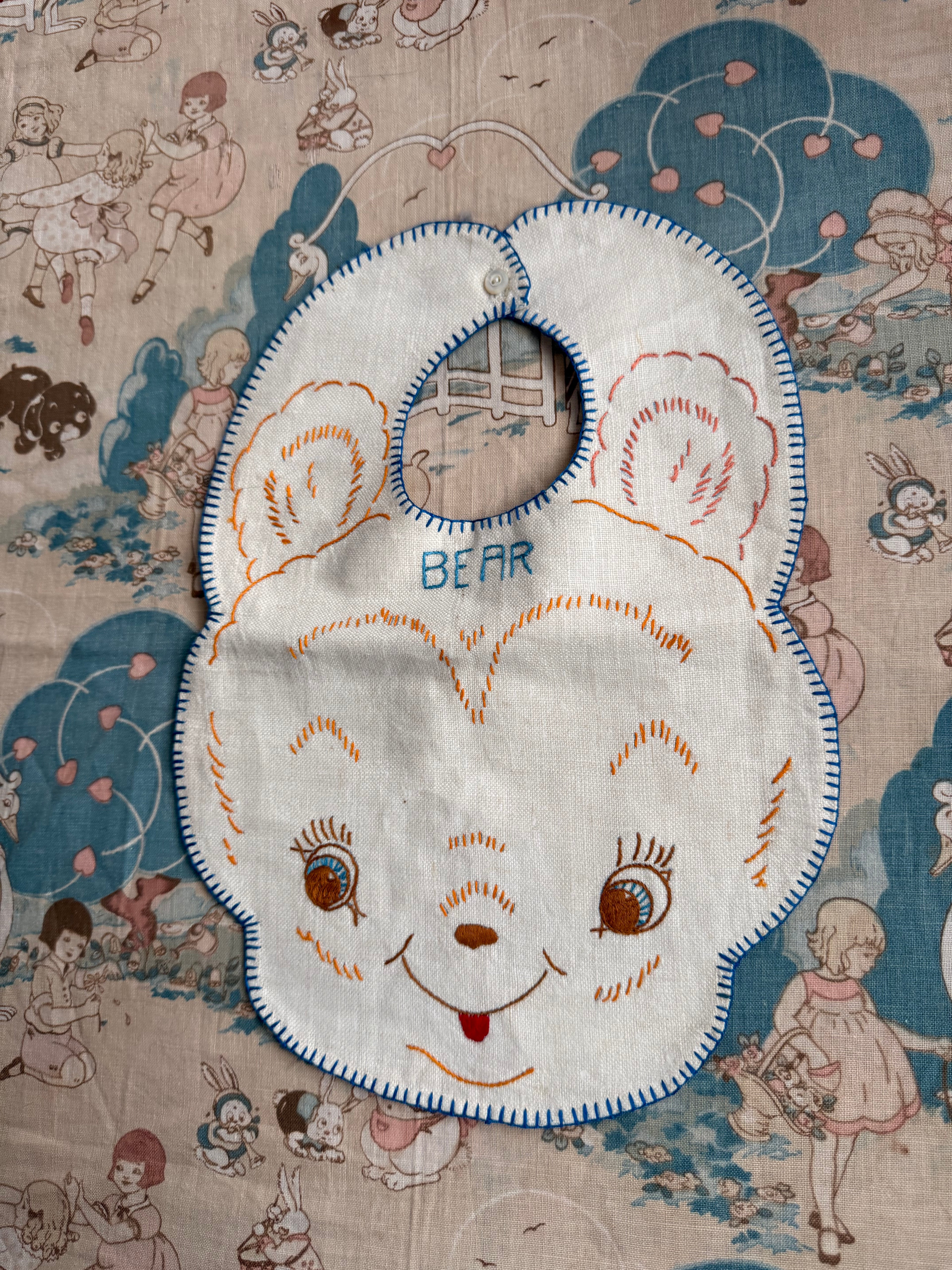 1940s bear bib