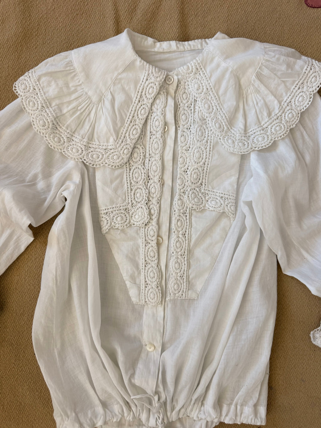 1910s blouse with eyelet lace