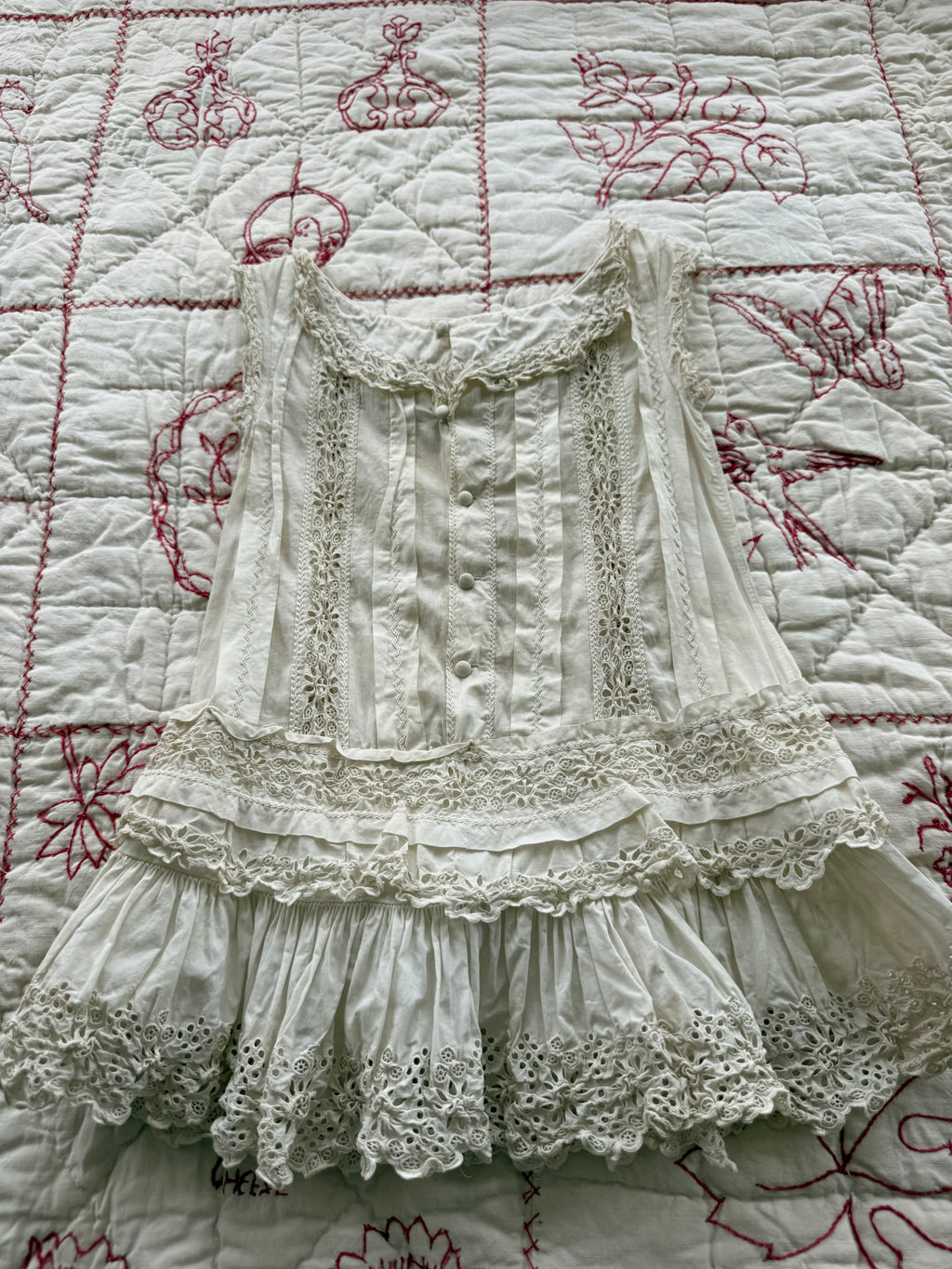 1900s eyelet lace dress