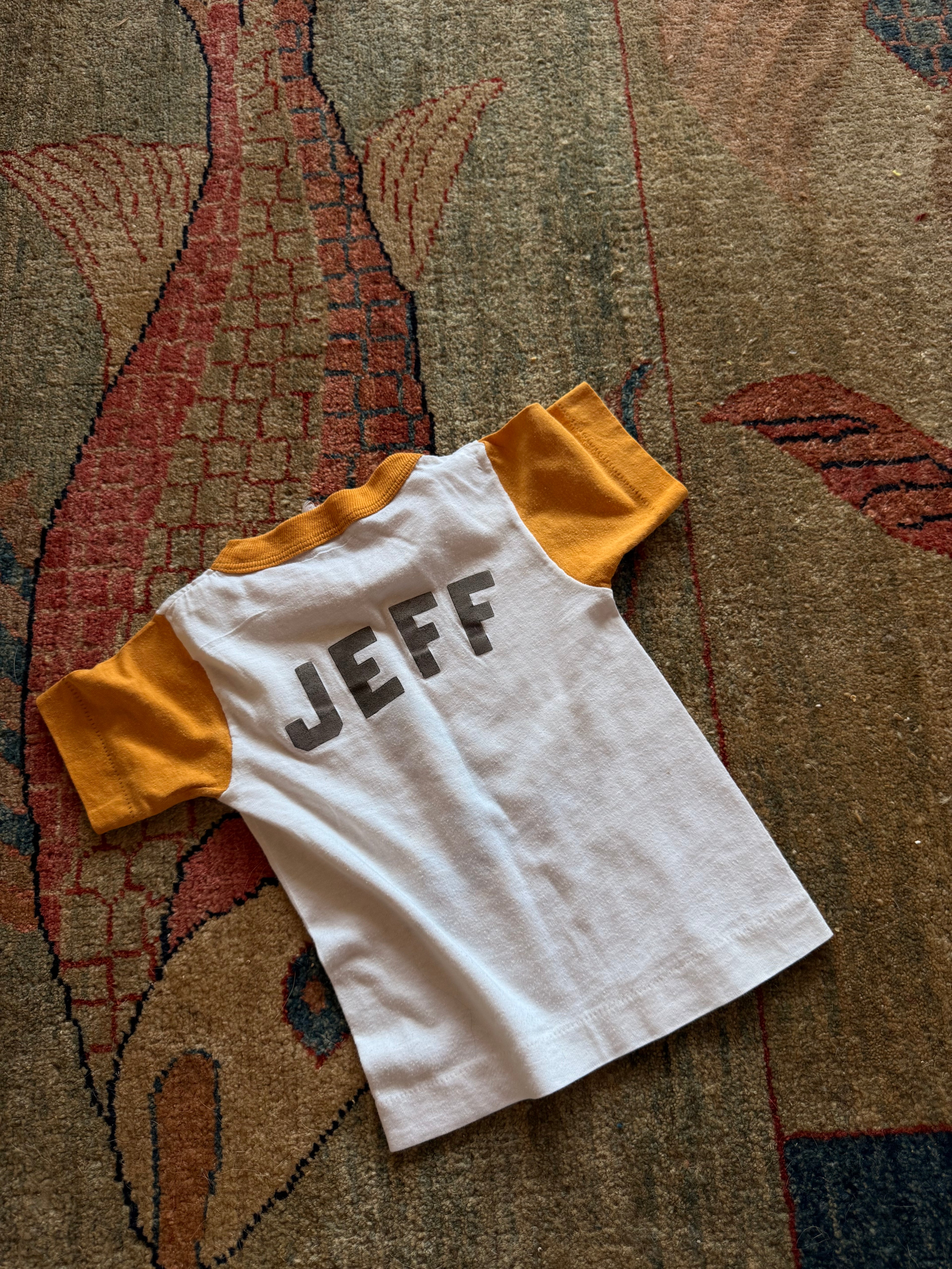 1960s peanuts linus tee