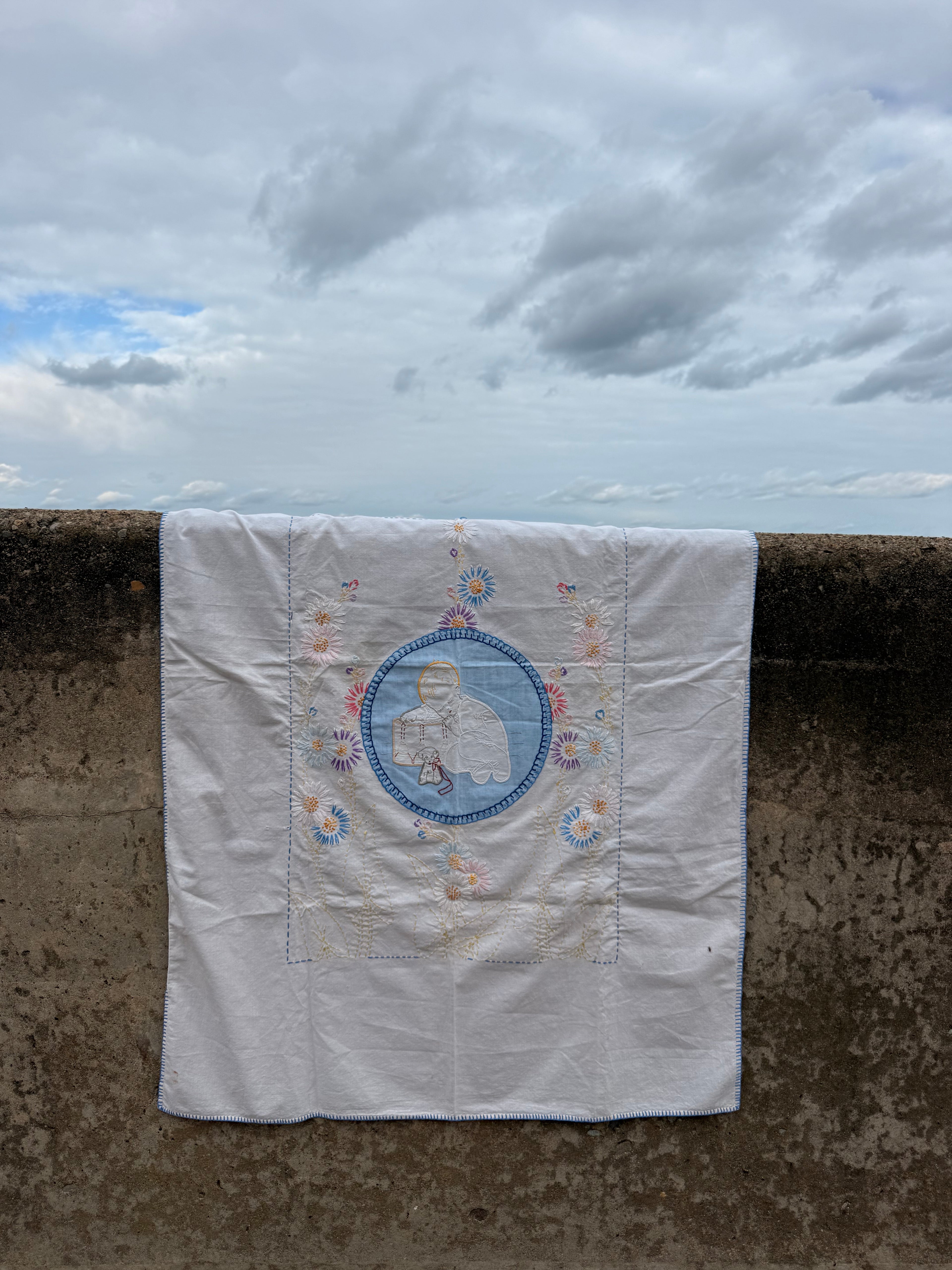 1920s embroidered sleeping daisy baby crib quilt