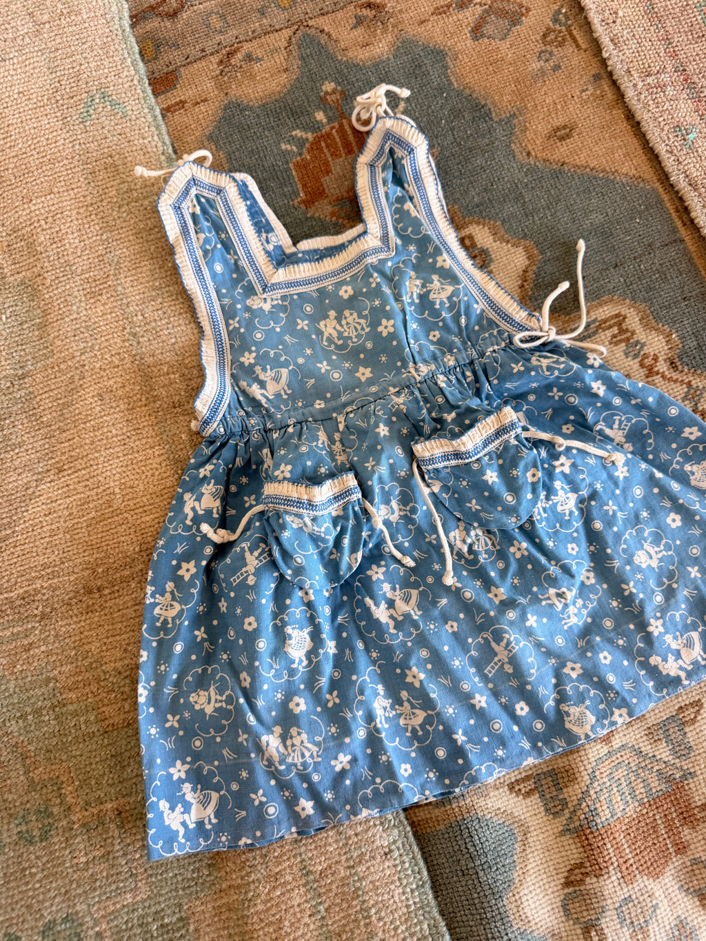 1940s dutch smock dress