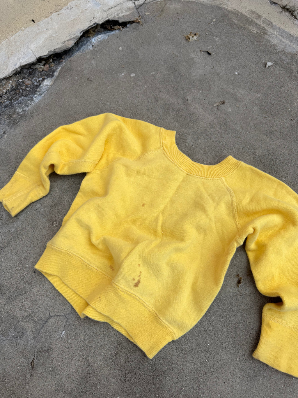 1970s sunny yellow sweatshirt