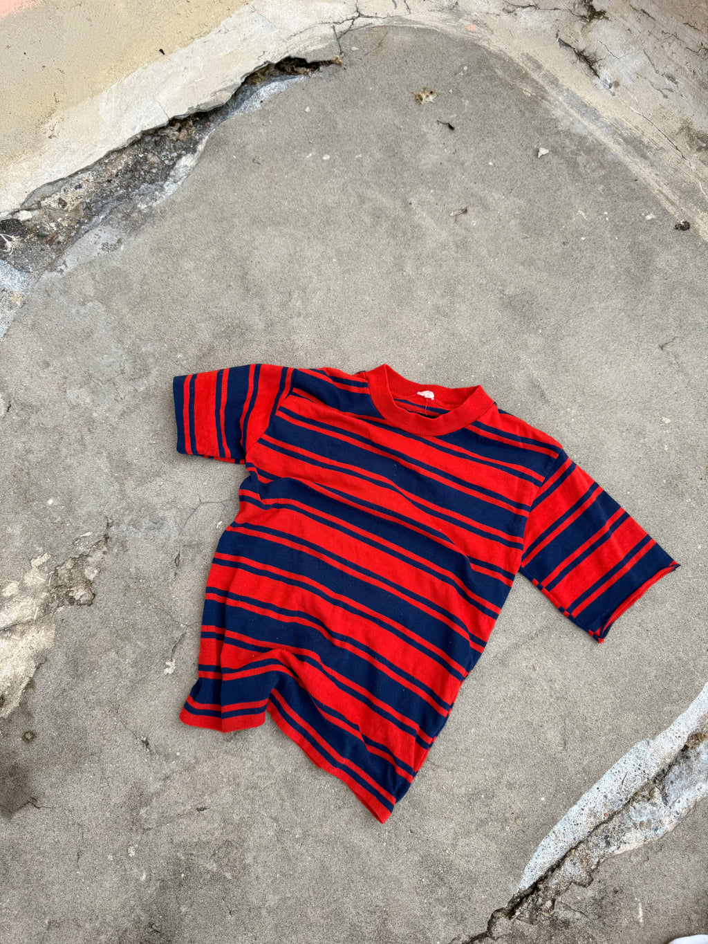 1960s red & navy blue striped tee
