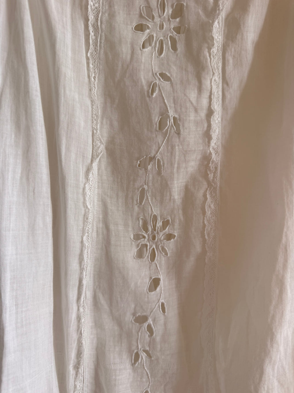 1900s lace cutwork daisy dress