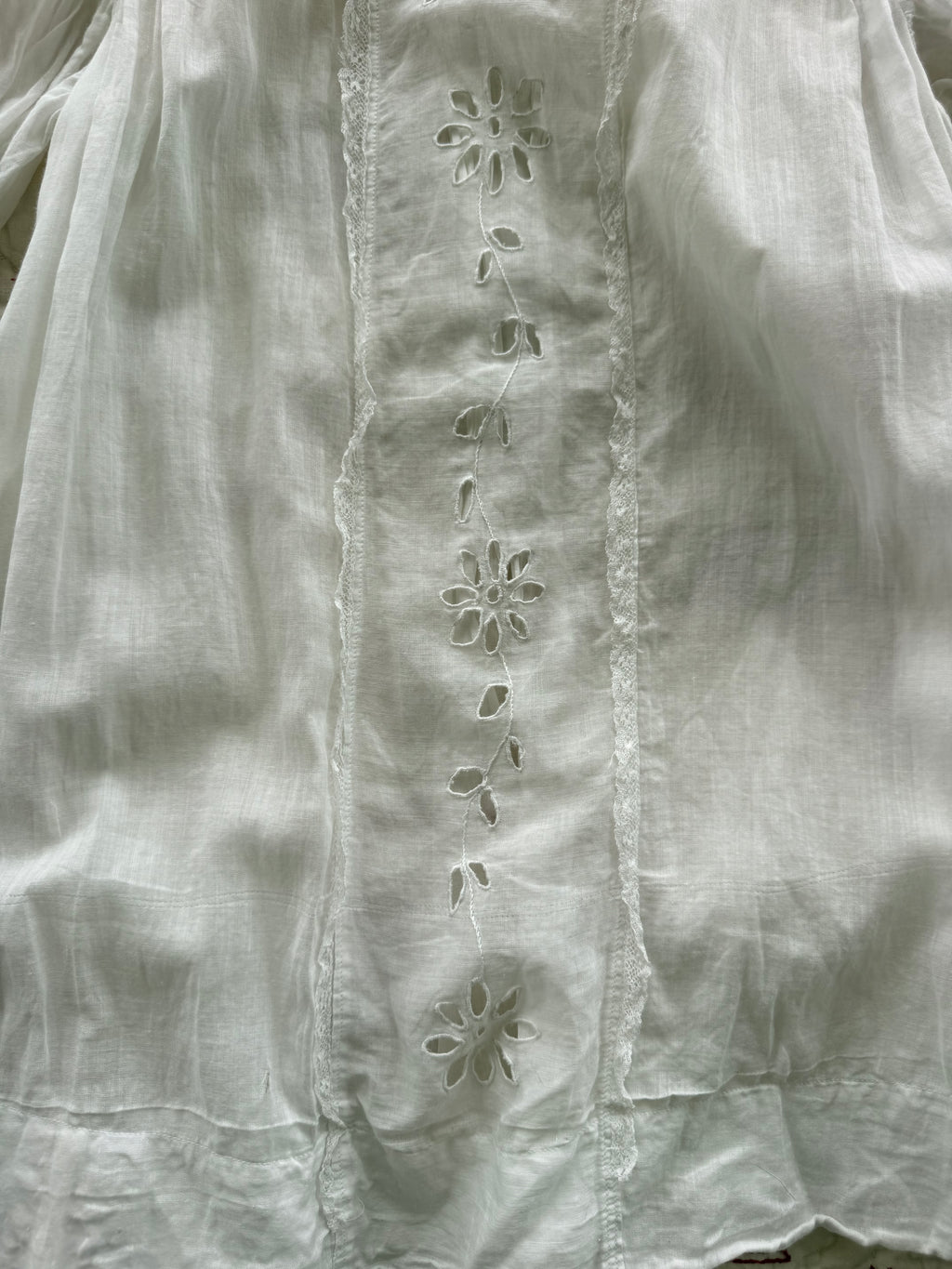 1900s lace cutwork daisy dress